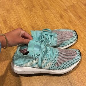 Addias Sneakers